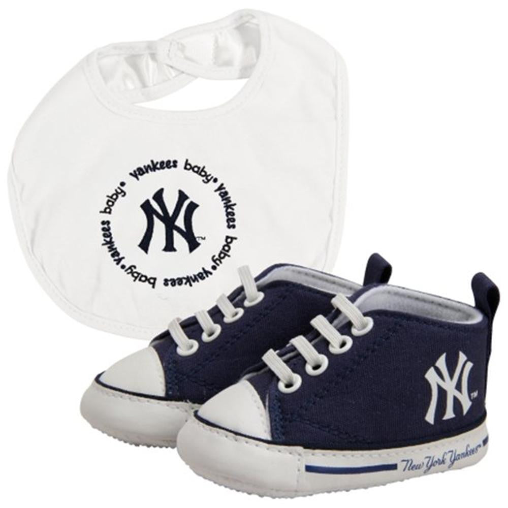 New York Yankees MLB Infant Bib and Shoe Gift Set