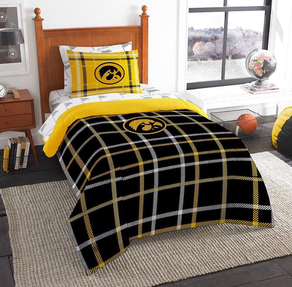 Iowa Hawkeyes NCAA Twin Comforter Bed in a Bag (Soft & Cozy) (64in x 86in)